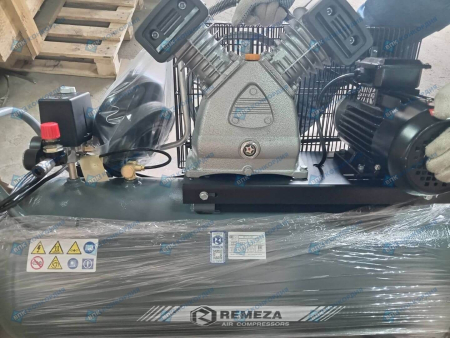 Поршневой компрессор Remeza СБ4/С-100.LB30 Поршневой компрессор Remeza СБ4/С-100.LB30 фото