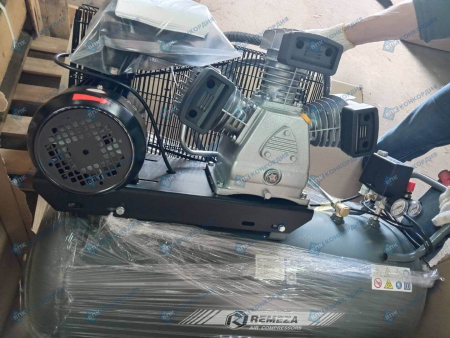 Поршневой компрессор Remeza СБ4/С-100.LB40 Поршневой компрессор Remeza СБ4/С-100.LB40 фото